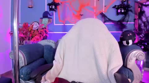 Snapshot of tarataylorr chatting on 30, 10, 2025 Tara online show from 30, 10, 2025