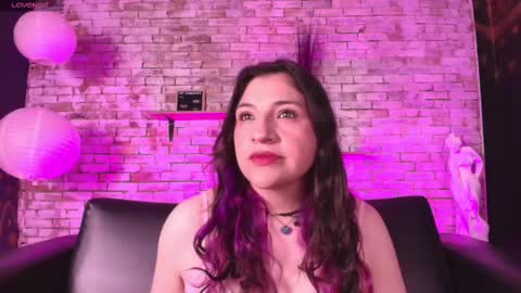 Snapshot of tarataylorr chatting on 15, 11, 2025 Tara online show from 15, 11, 2025