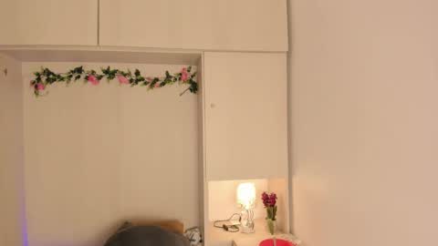  T A R A  online show from 8, 1, 2026