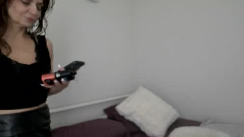 Apple Jucy online show from 26, 2, 2026