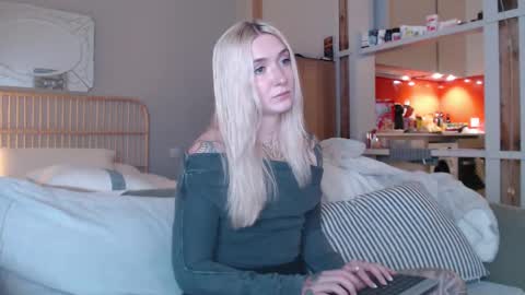 tattoobbgirl online show from 6, 3, 2025