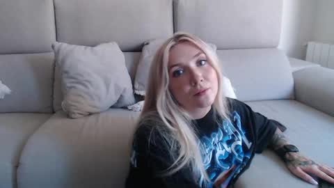 tattoobbgirl online show from 17, 9, 2025