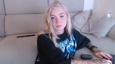 tattoobbgirl online show from 27, 9, 2025