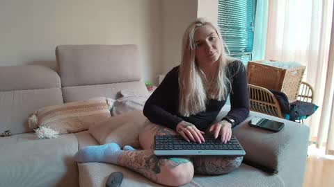 tattoobbgirl online show from 10, 4, 2026