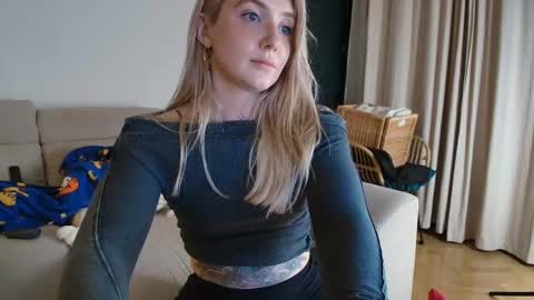 Snapshot of tattoobbgirl chatting on 18, 4, 2026 tattoobbgirl online show from 18, 4, 2026