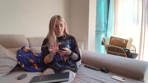 Snapshot of tattoobbgirl chatting on 22, 4, 2026 tattoobbgirl online show from 22, 4, 2026