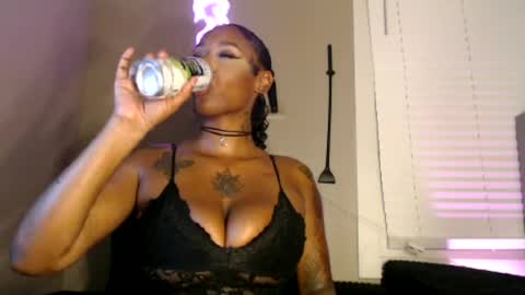 Snapshot of tattooedangelxx chatting on 19, 6, 2026 nyxxx online show from 19, 6, 2026