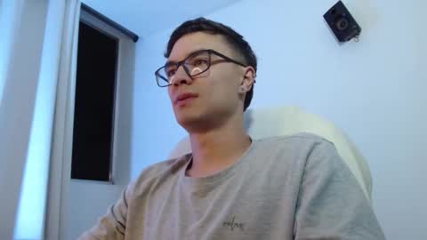 Snapshot of taurus4k chatting on 12, 11, 2025 taurus4k online show from 12, 11, 2025