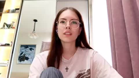 Snapshot of tawnyzenisek chatting on 4, 7, 2026 Veronica online show from 4, 7, 2026