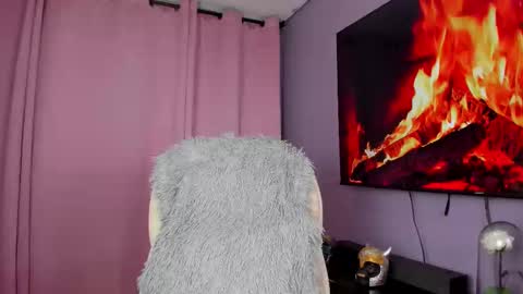 Snapshot of taybunny18 chatting on 8, 3, 2025   online show from 8, 3, 2025