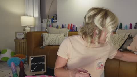 Taylor --  online show from 30, 9, 2025