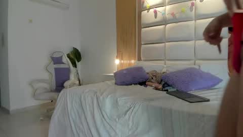 Snapshot of taylor_royall_ chatting on 9, 4, 2026 Taylor online show from 9, 4, 2026