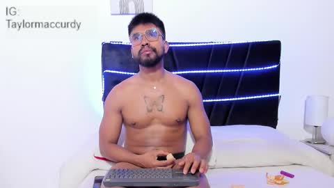 taylormaccurdy_ online show from 19, 12, 2025