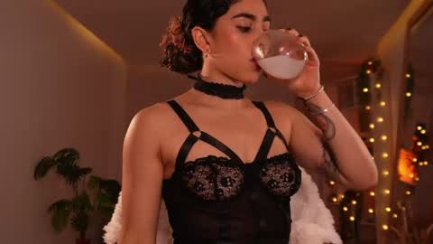 Snapshot of taylormich1 chatting on 1, 5, 2026 taylormichell online show from 1, 5, 2026