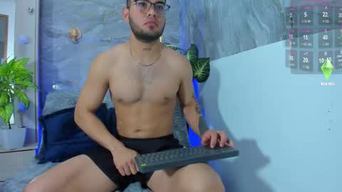 Snapshot of taylorwithtayler chatting on 12, 1, 2026 TAYLOR AND TAYLER online show from 12, 1, 2026