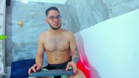 Snapshot of taylorwithtayler chatting on 15, 1, 2026 TAYLOR AND TAYLER online show from 15, 1, 2026