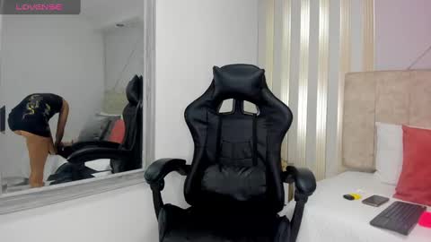 Snapshot of tayra_pradit chatting on 10, 1, 2025 tayra online show from 10, 1, 2025