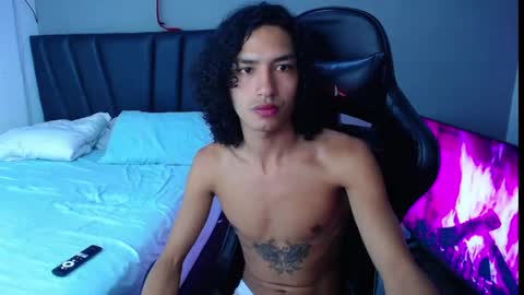 Snapshot of tayronx33 chatting on 12, 4, 2026 Tayron online show from 12, 4, 2026