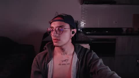 Teo independent model online show from 18, 2, 2025