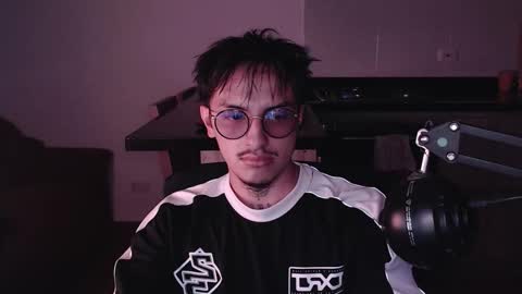 Teo independent model online show from 10, 1, 2026