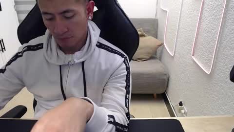 DYNAMITE DUO69 online show from 5, 3, 2026