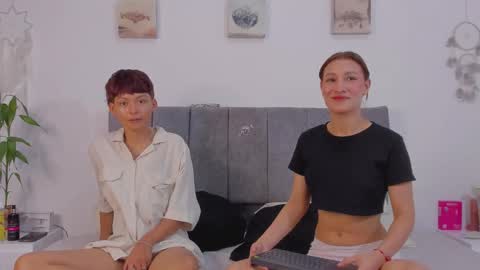 Snapshot of tefi_meow_ chatting on 22, 12, 2025 Estefani online show from 22, 12, 2025