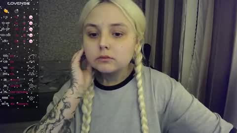 Snapshot of tellmewhattoshallow chatting on 14, 10, 2025 eva 3 online show from 14, 10, 2025