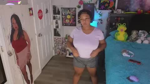 Snapshot of temptressbeauty24 chatting on 5, 10, 2025 Gaia online show from 5, 10, 2025