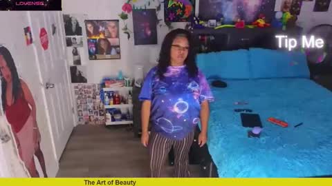 Snapshot of temptressbeauty24 chatting on 25, 11, 2025 Gaia online show from 25, 11, 2025