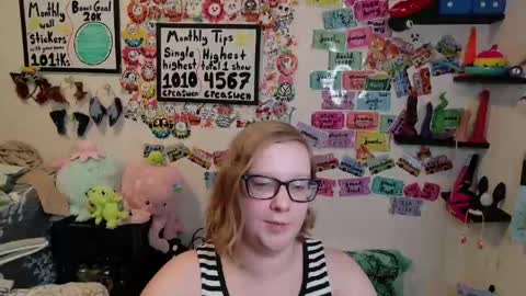 Snapshot of ten_tickle_pixie chatting on 27, 4, 2026 Pixie and Tentacle Overlord online show from 27, 4, 2026