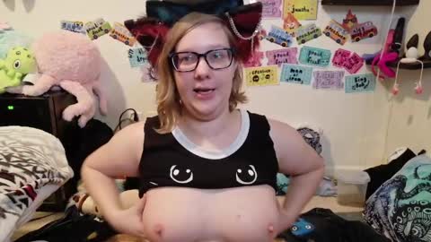 Snapshot of ten_tickle_pixie chatting on 19, 5, 2026 Pixie and Tentacle Overlord online show from 19, 5, 2026