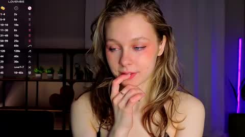 Snapshot of tender__beauty chatting on 17, 5, 2026 Hey Im Aneta online show from 17, 5, 2026