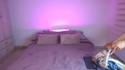 tender_dust online show from 25, 2, 2026