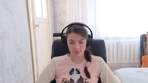 Anny Simpson online show from 4, 11, 2025