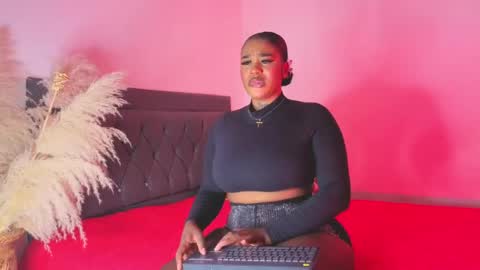 Snapshot of thalyanna_ebony chatting on 2, 5, 2026 thalyanna_ebony online show from 2, 5, 2026