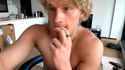 Snapshot of thatbl0ndeboyx chatting on 22, 2, 2026 liammlust online show from 22, 2, 2026