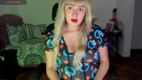 Snapshot of thatgirl2003 chatting on 16, 12, 2024 online show from 16, 12, 2024