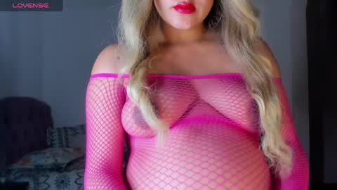 Snapshot of thatgirl2003 chatting on 17, 12, 2024 online show from 17, 12, 2024