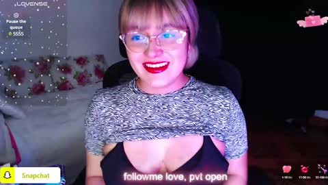 Snapshot of thatgirl2003 chatting on 11, 3, 2025 online show from 11, 3, 2025