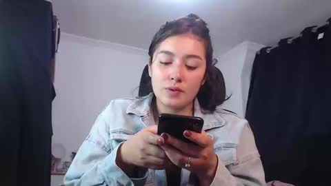 Snapshot of thatgirl2003 chatting on 10, 9, 2025 online show from 10, 9, 2025