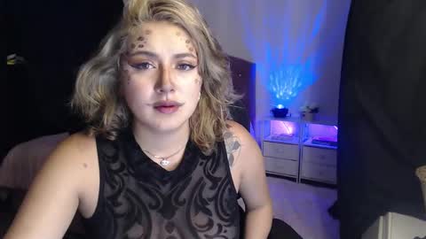Snapshot of thatgirl2003 chatting on 4, 10, 2025 online show from 4, 10, 2025