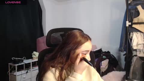 Snapshot of thatgirl2003 chatting on 9, 10, 2025 online show from 9, 10, 2025