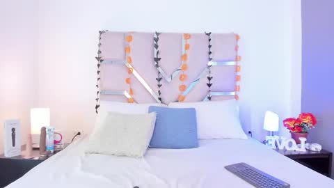 Thayler  online show from 31, 10, 2025