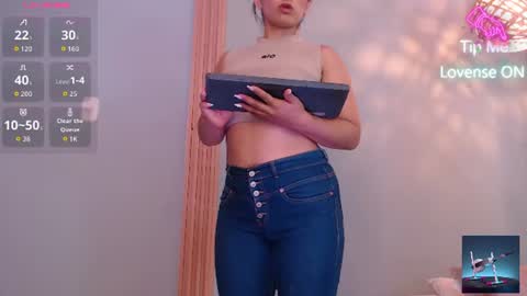 Snapshot of thayssa_ross chatting on 8, 6, 2026 THAYSSA ROSS online show from 8, 6, 2026