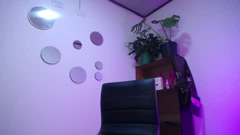 the girl of your dreams online show from 18, 1, 2025