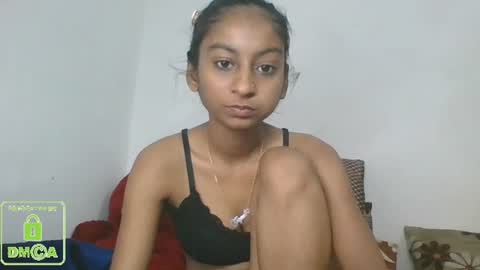 Snapshot of the_right_girl chatting on 8, 2, 2025 Suzan Sexy online show from 8, 2, 2025