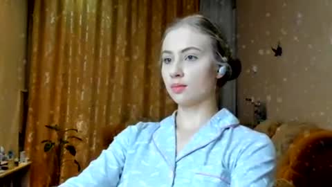 Ally    STREAMING ON TWITCH NOW Check my Twitter for updates online show from 5, 1, 2025