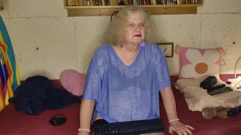 Snapshot of thea69plus chatting on 20, 9, 2025 thea TheaDora online show from 20, 9, 2025
