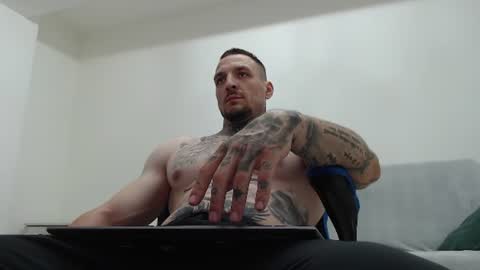 Snapshot of thebestmuscles chatting on 25, 7, 2026 John online show from 25, 7, 2026