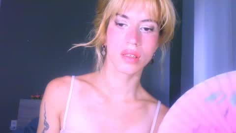 Snapshot of thedollxxxperience chatting on 6, 4, 2026 Yolanda online show from 6, 4, 2026
